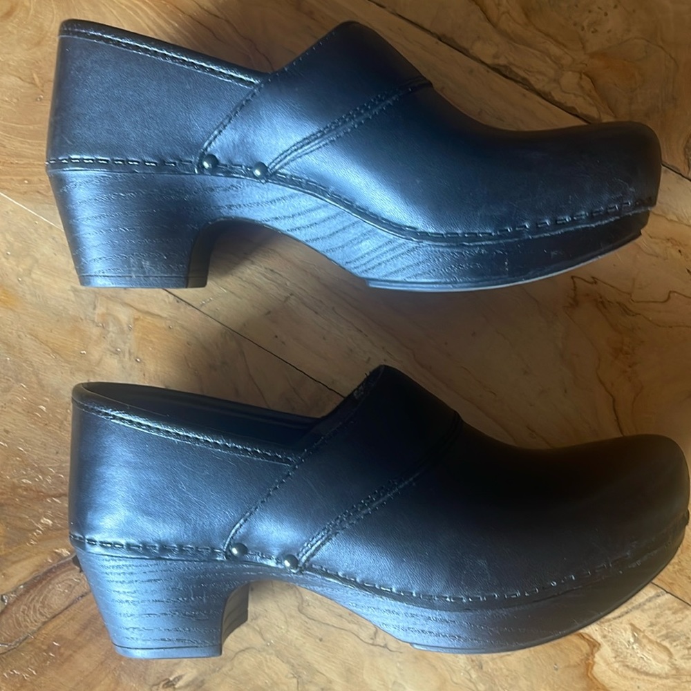Dansco prima black clog with heel 38 little metal stud